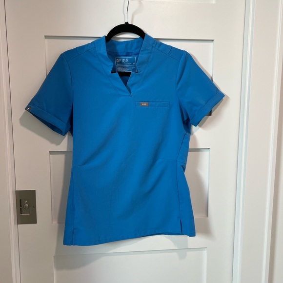 FIGS. Limited edition. Women Capri Blue Siaya. Scrub top - Picture 5 of 9